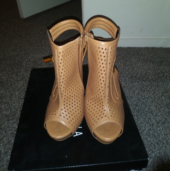 Camel color high heels - Picture 5 of 5